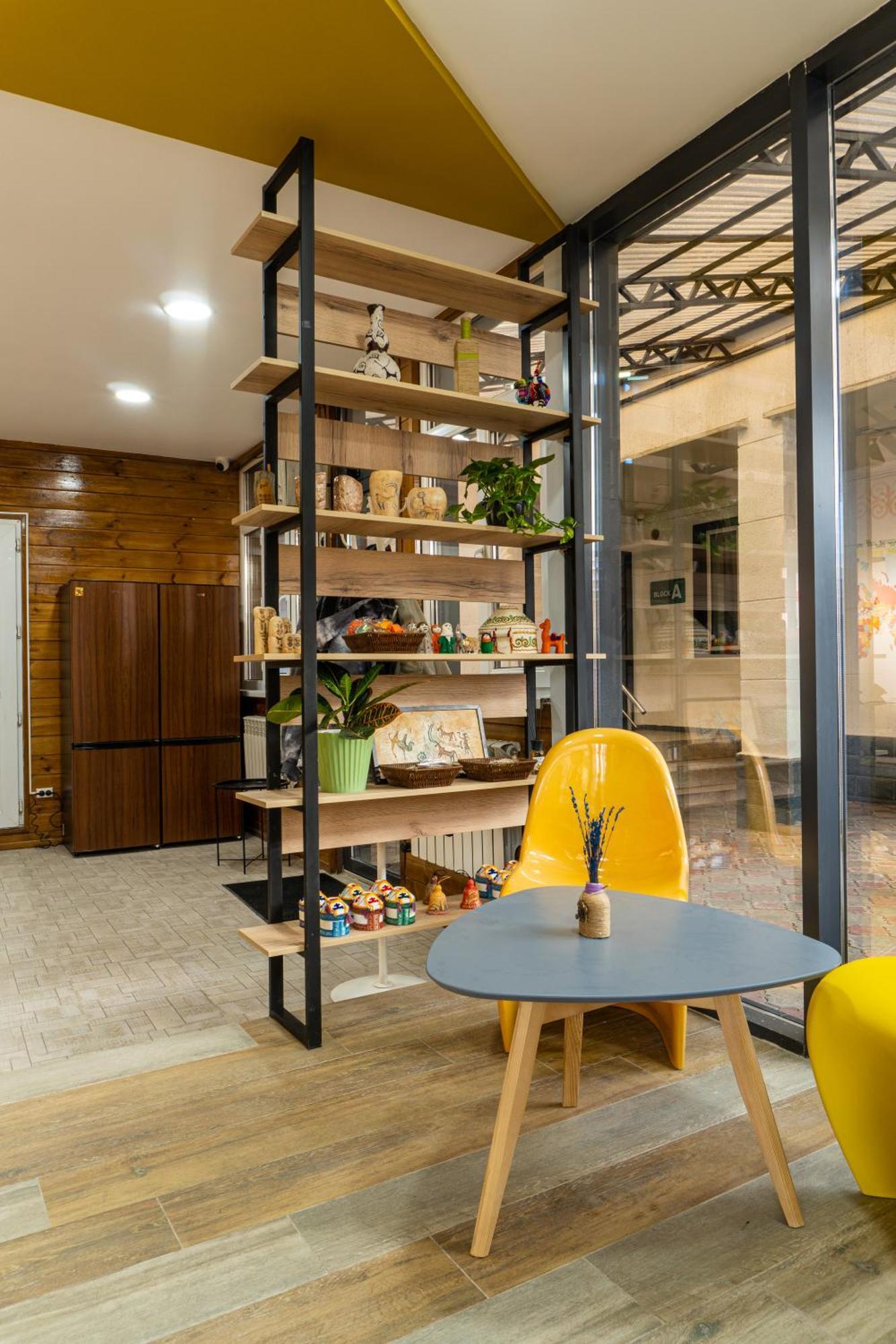 People Hostel & Coworking Bishkek Luaran gambar