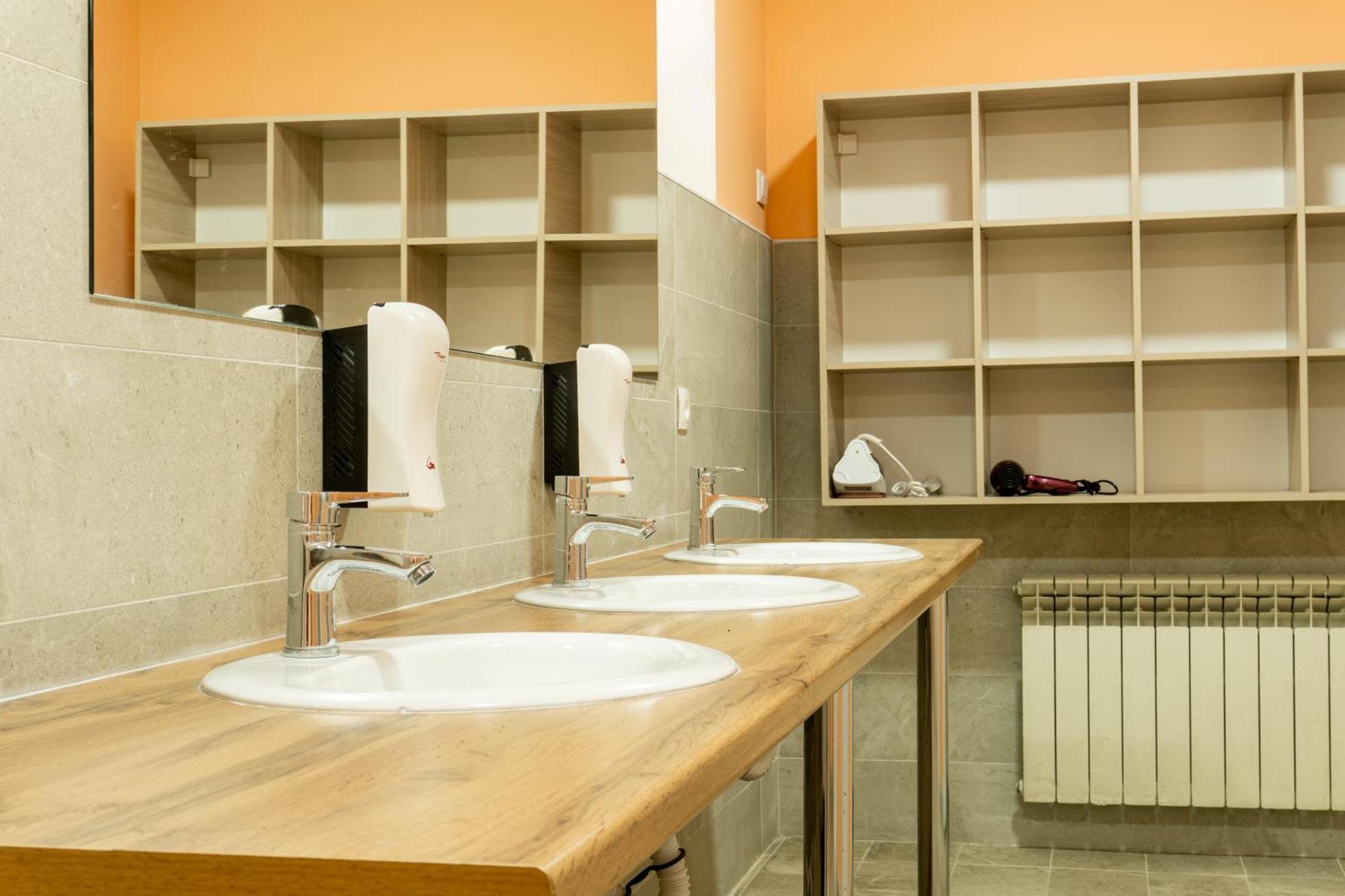 People Hostel & Coworking Bishkek Luaran gambar